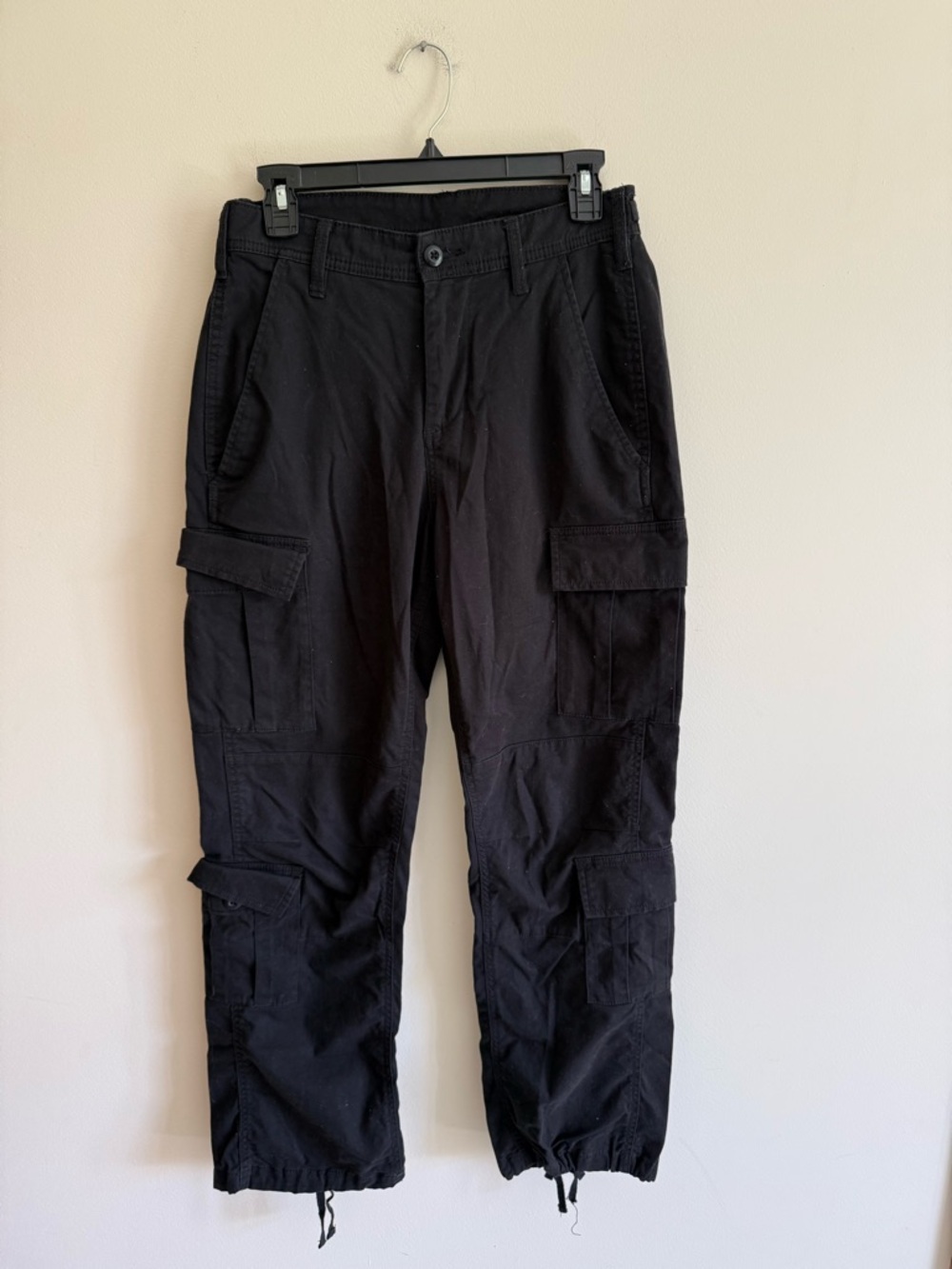No Boundaries Black Women's Cargo Pants with Multiple Pockets